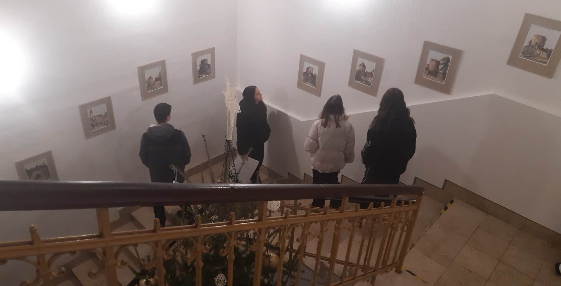 Návšteva umeleckých expozícií na Mestskom úrade v Sabinove - Obrázok 3