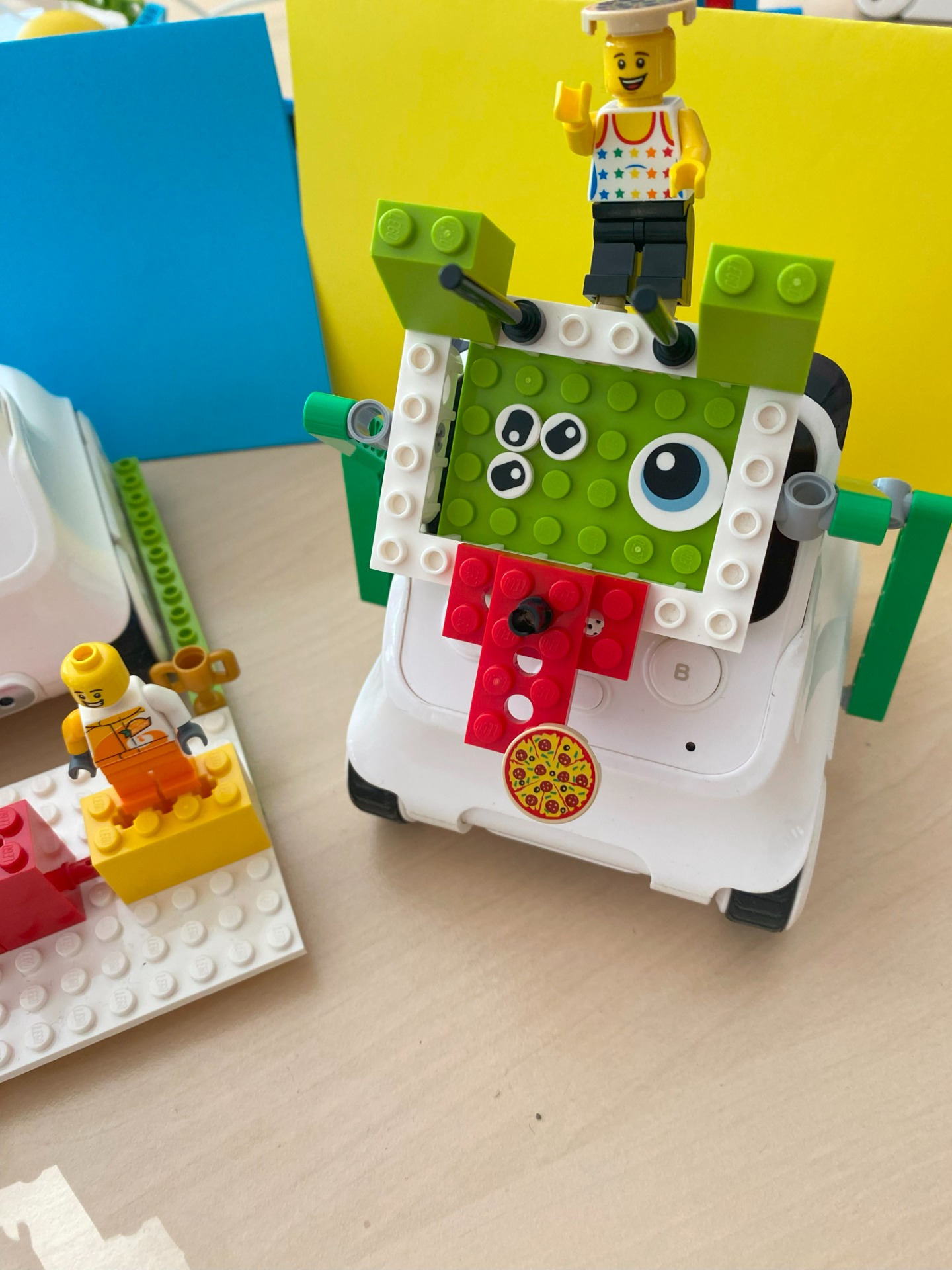 Konstrukcje Lego i roboty. - Obrazek 4