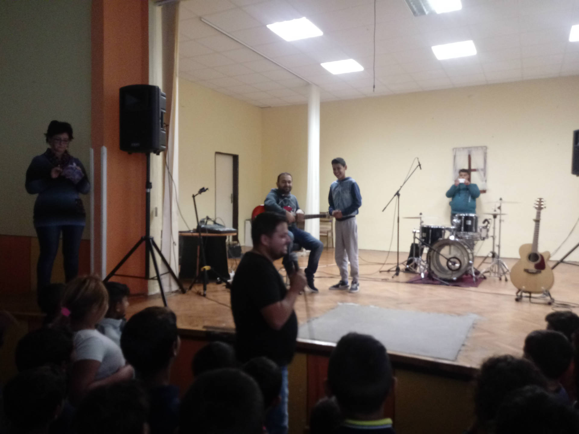 Výchovný koncert rómskej skupiny F6 - Obrázok 3