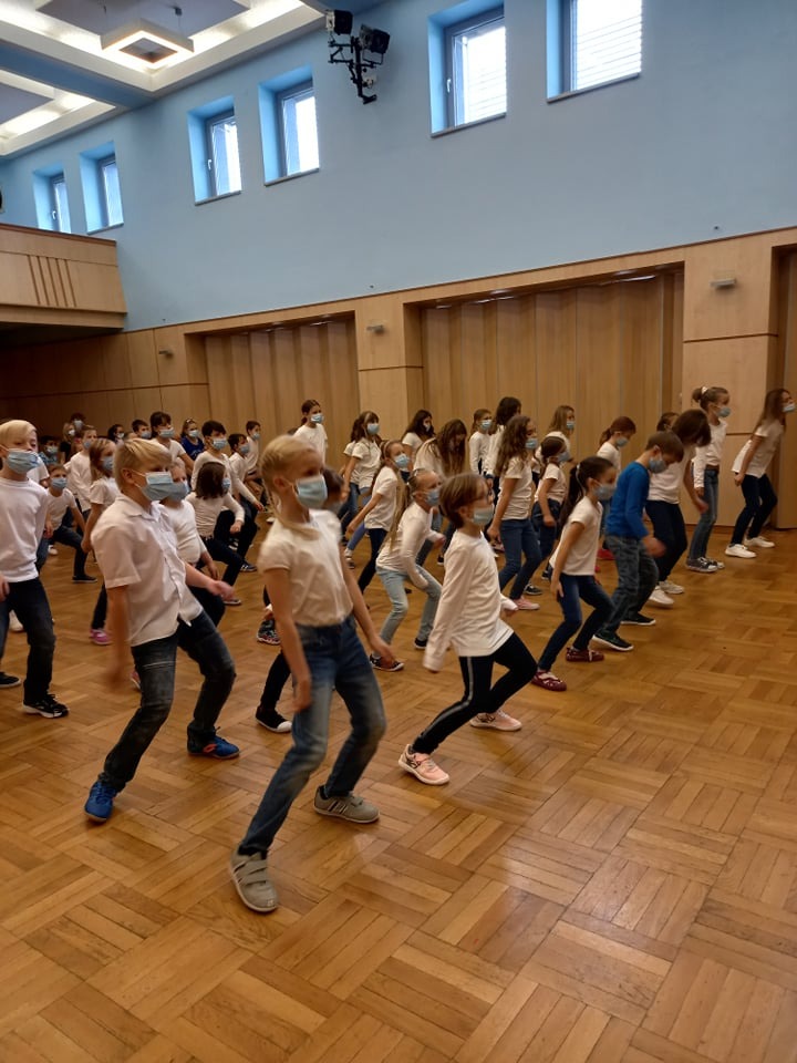 Úspěch v soutěži „Tančí celá škola“ ! - Obrázek 6