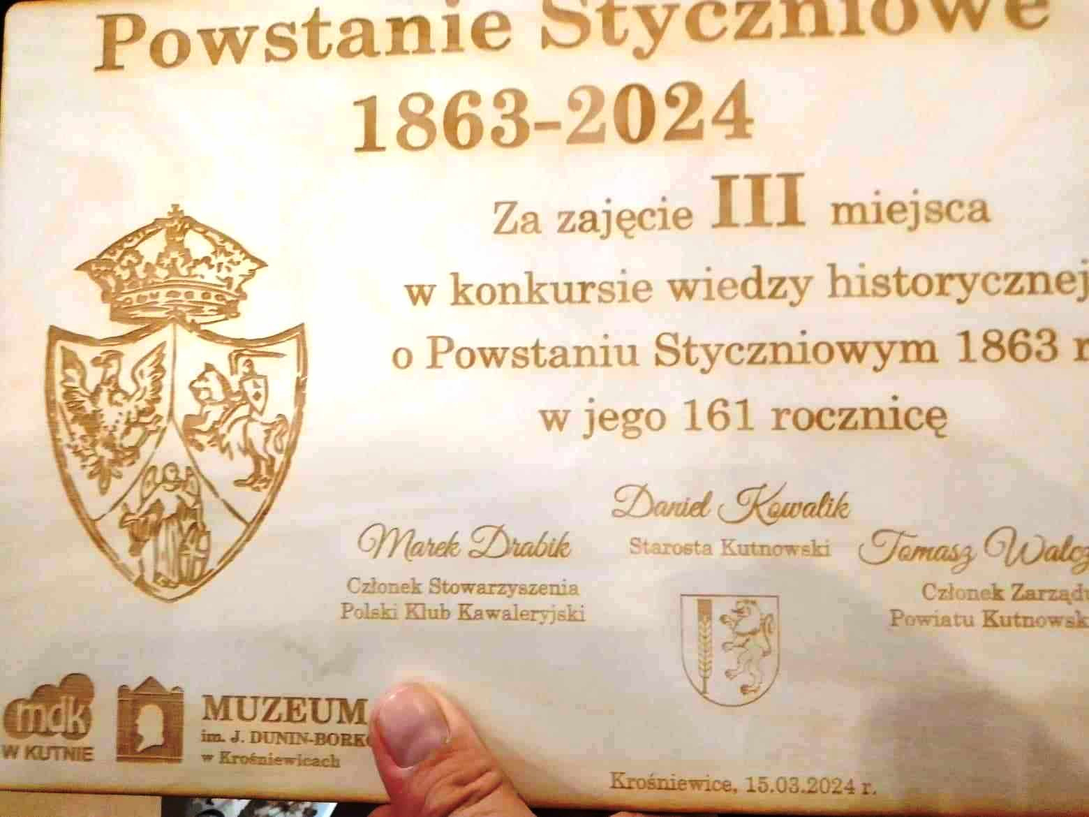 Sukces  uczniów w powiatowym konkursie historycznym - Obrazek 5