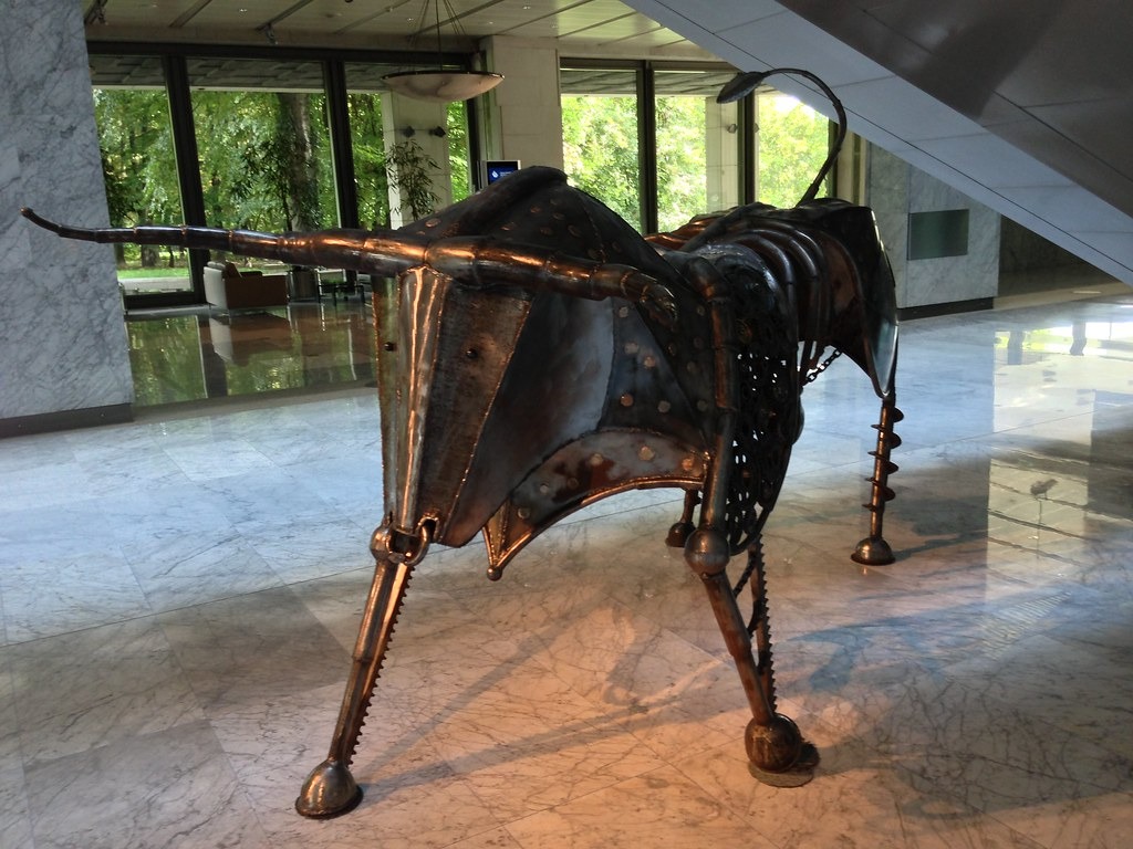 Rzeźba byka z brązu.