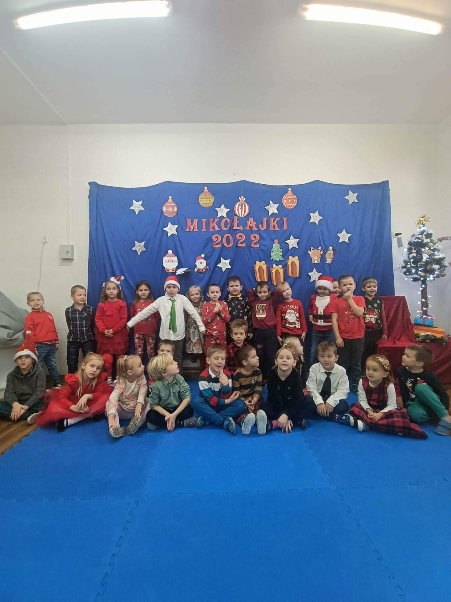 Wizyta Świętego Mikołaja w szkole i przedszkolu 2022 - Obrazek 1