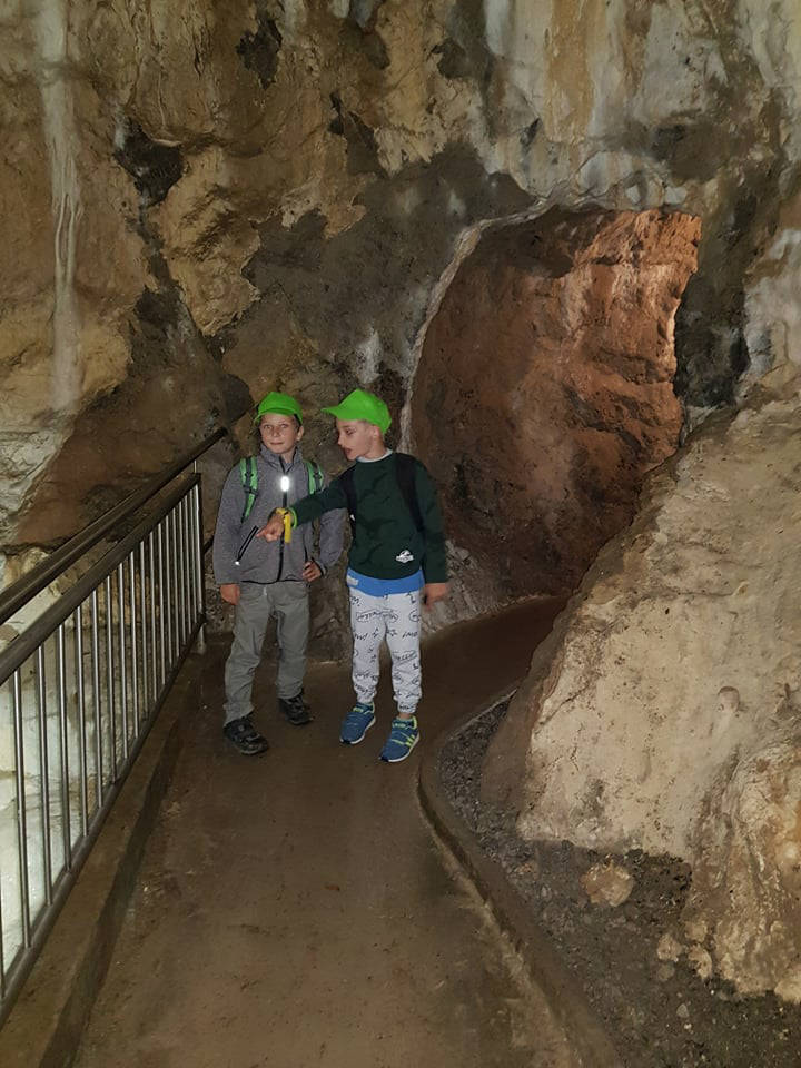 1.A - Školský výlet - Harmanecká jaskyňa - Obrázok 1