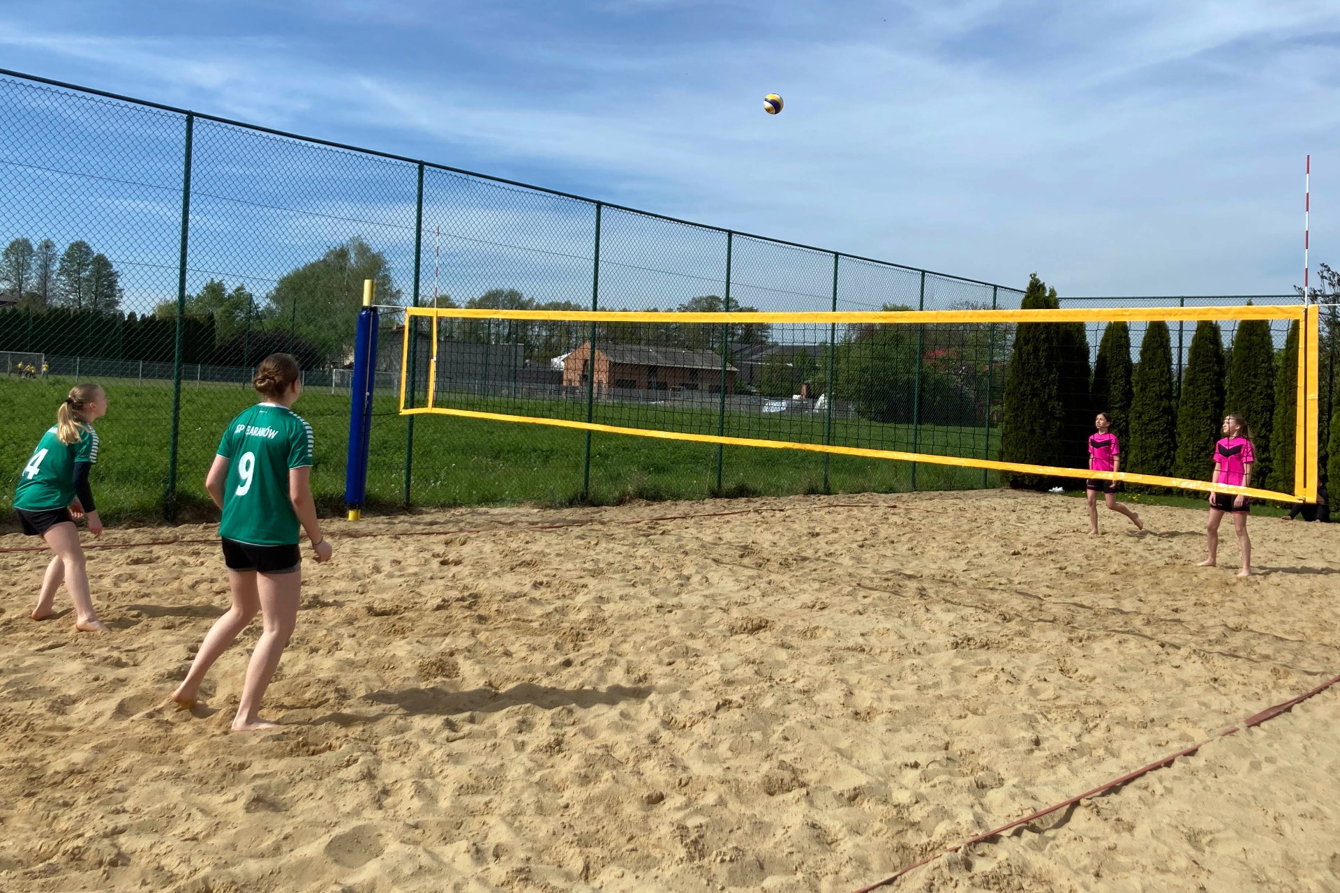 Słońce, piasek i dobra zabawa Gminny Turniej Siatkówki Plażowej - Obrazek 4