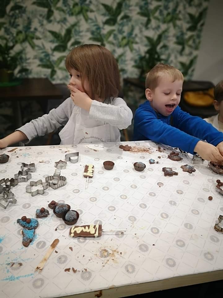 Warsztaty czekoladowe 💝♥️💖🎄Mali Odkrywcy na wycieczce do Krakowskiej Manufactury Czekolady 🍡🍮🍭 - Obrazek 4