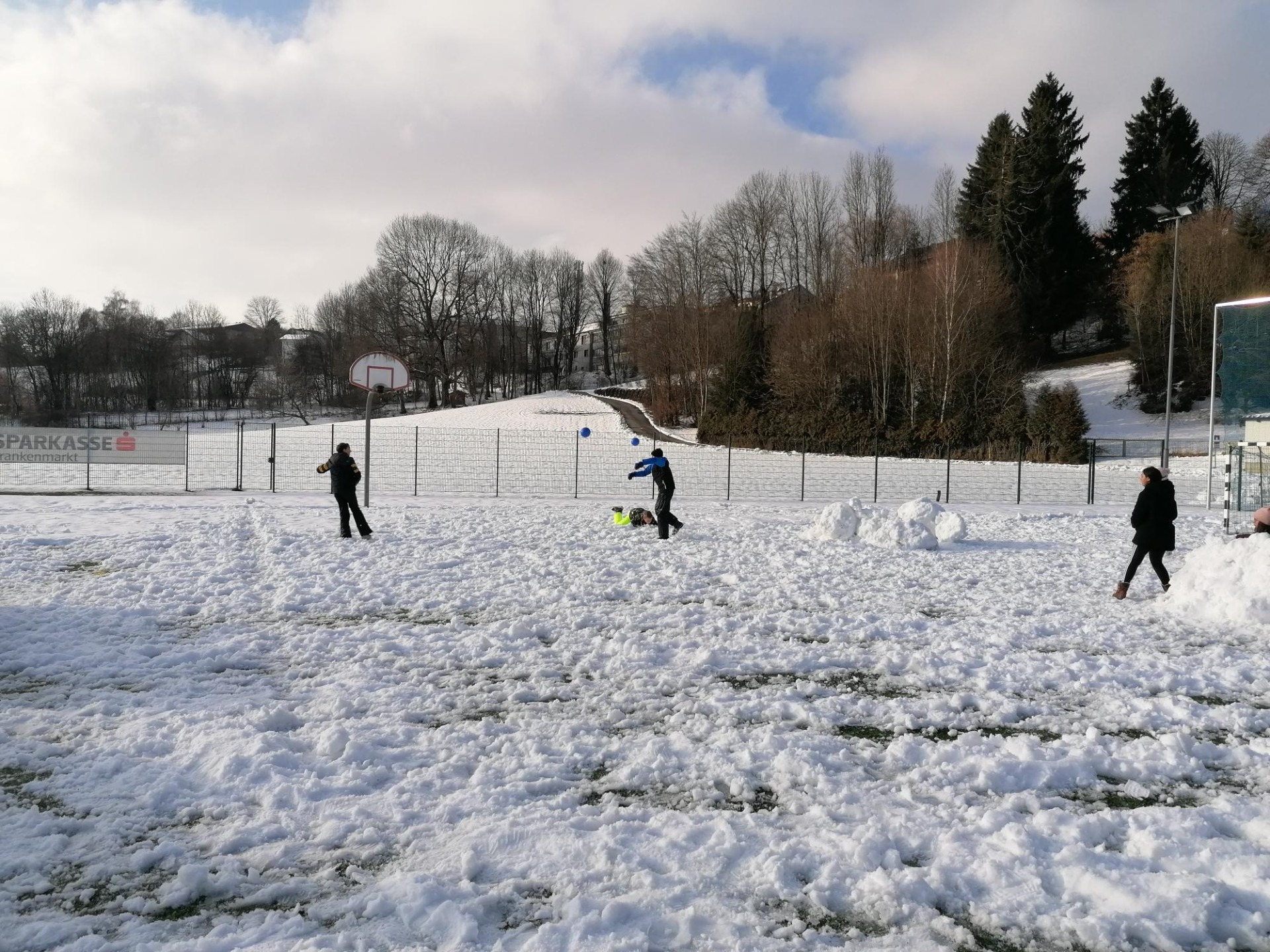 Sportstunde im Schnee - Bild 4