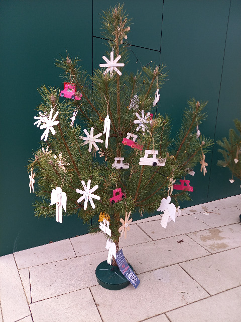 Súťaž o najkrajší vianočný stromček pre MŠ a ŠKD v Malackách   - Obrázok 1