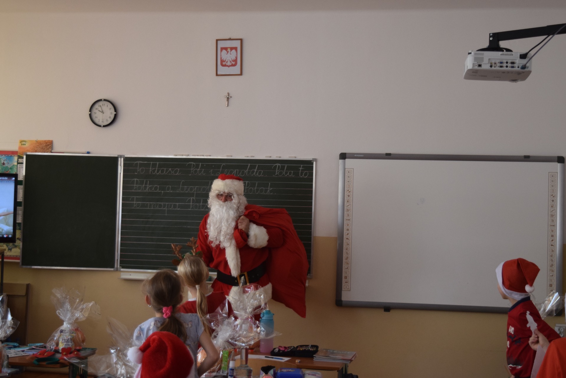 Mikołaj z wizytą w szkole  - Obrazek 4