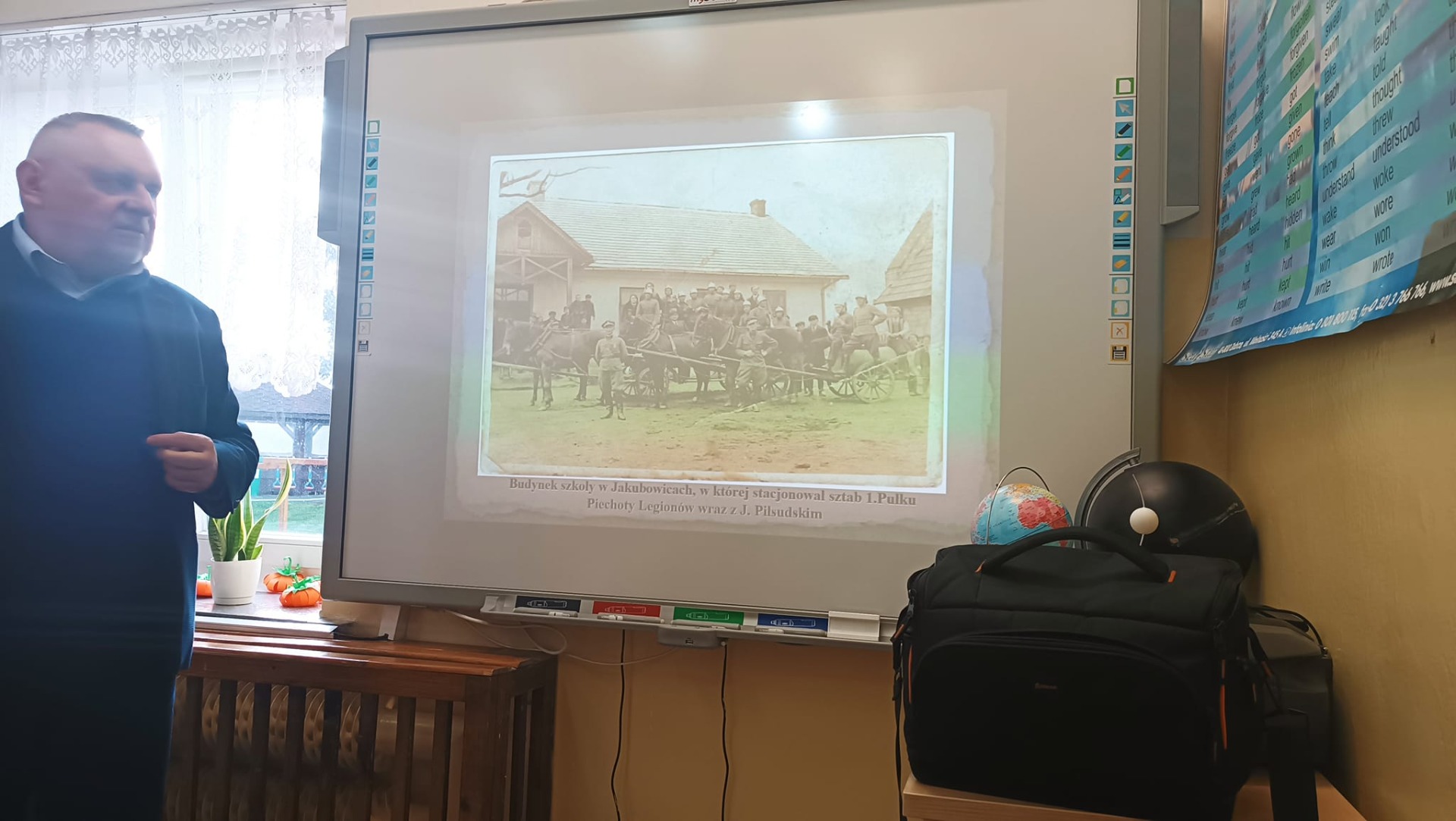 W dniu 8.11.2023r. w naszej szkole odbyła się nietypowa lekcja historii prowadzona przez Pana Marka Lisa badacza historii okresu I Wojny Światowej - Obrazek 4