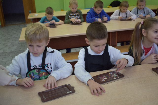 Trochę słodyczy w szkole-warsztaty czekoladowe - Obrazek 2