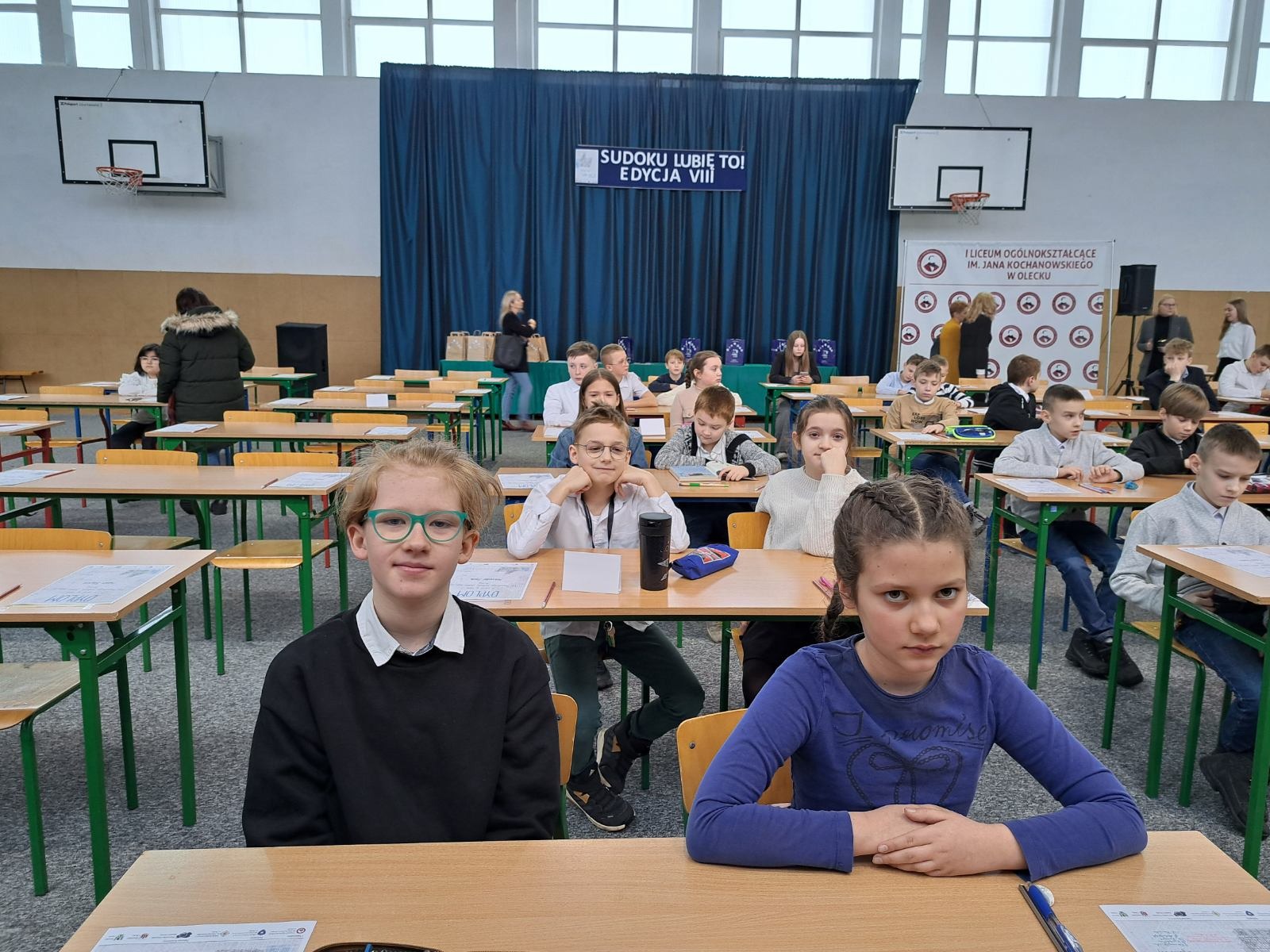 Uczniowie Szkoły Podstawowej Nr 2 im. Mikołaja Kopernika w Olecku  podczas konkursu Sudoku lubię to