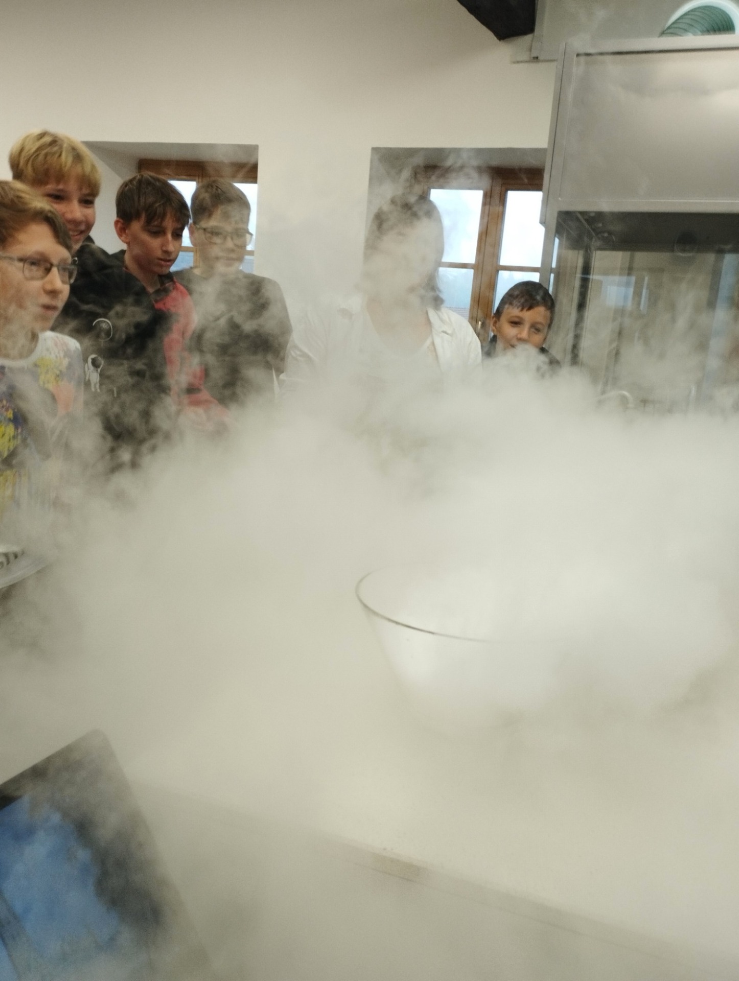 Škola hrou - chemické pokusy se suchým ledem - Obrázek 1